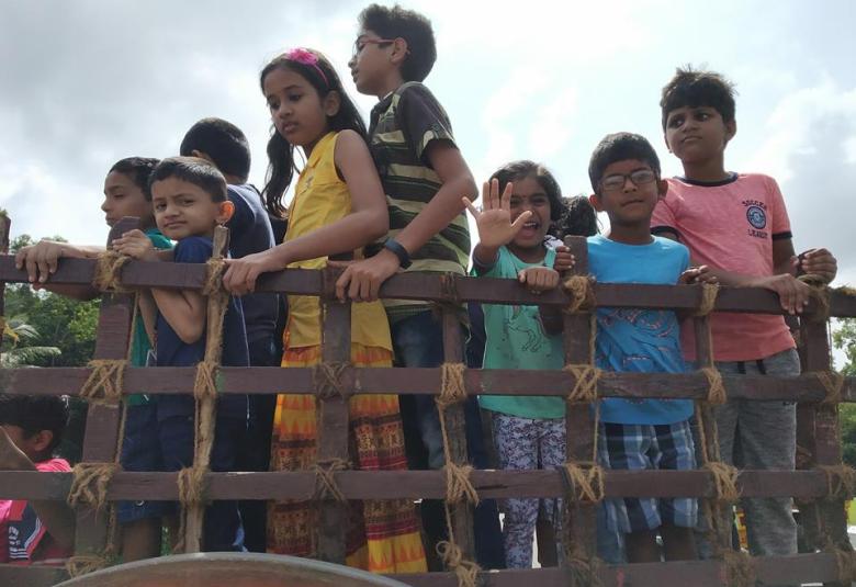 ടെക്‌നോപാർക്കിൽ പ്രതിധ്വനി-മലയാളം പള്ളിക്കൂടത്തിന്റെ കാളവണ്ടിയാത്ര ഇന്ന് -ജൂലൈ 28 ശനി, രാവിലെ 9:30നു നടന്നു. മേയർ ശ്രീ വി കെ പ്രശാന്ത് കാളവണ്ടി യാത്ര ഫ്ലാഗ്ഗ് ഓഫ്‌ ചെയ്തു. കാളവണ്ടിക്ക് നമ്മുടെ കാർഷിക സംസ്കാരത്തിലുണ്ടായിരുന്ന പ്രാധാന്യത്തെക്കുറിച്ചു കവി മധുസൂദനൻ നായർ പറഞ്ഞു. കേരളീയ പാരമ്പര്യത്തെയും സംസ്ക്കാരത്തെയും അടിസ്ഥാനപ്പെടുത്തി, കവി വി. മധുസൂദനൻ നായരുടെ നേതൃത്വത്തിൽ നടന്നുവരുന്ന മലയാളം പള്ളിക്കൂടം പ്രതിധ്വനിയുടെ നേതൃത്വത്തിൽ ടെക്‌നോപാർക്കിൽ രണ്ടാം വർഷത്തിലേക്ക് കടക്കുന്നതിന്റെ ഭാഗമായിട്ടാണ് കാളവണ്ടിയാത